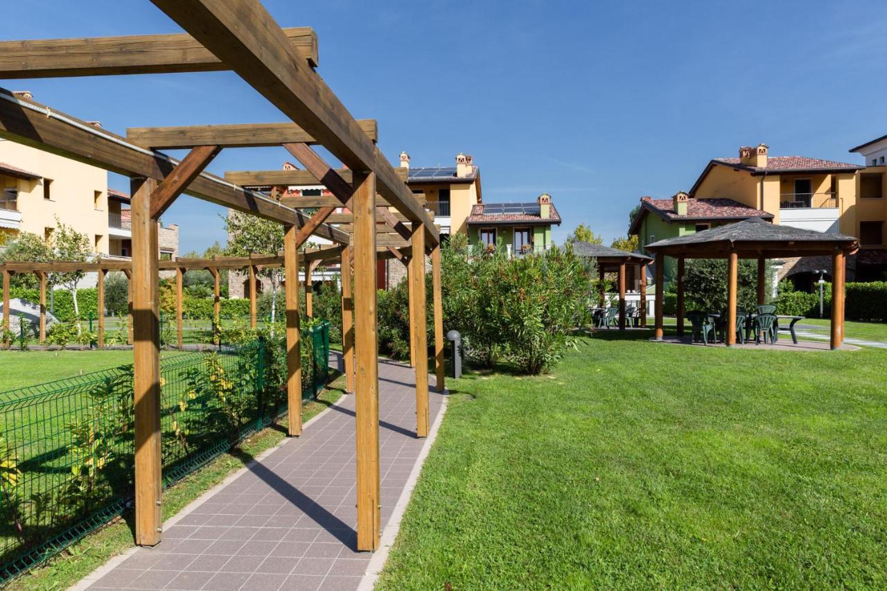 Appartamento Corina Sirmione Exterior foto
